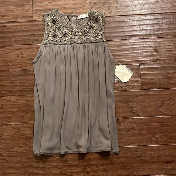 Altar’d State Size M Sleeveless Embroidered Top - Picture 1 of 5